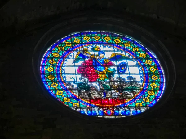 Girona, España - 5 de septiembre de 2015: El interrior de la catedral gótica Iglesia de Sant Feliu en Girona — Foto de Stock