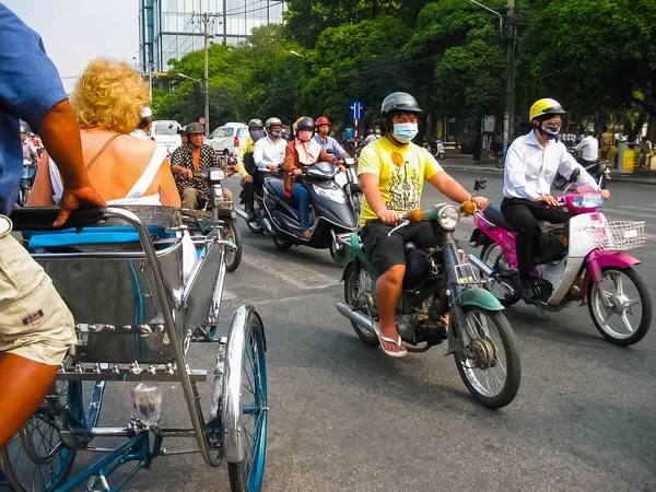 Hanoi Vietnam Februari 2011 Veel Motorbikikes Straat Chi Minh City — Stockfoto