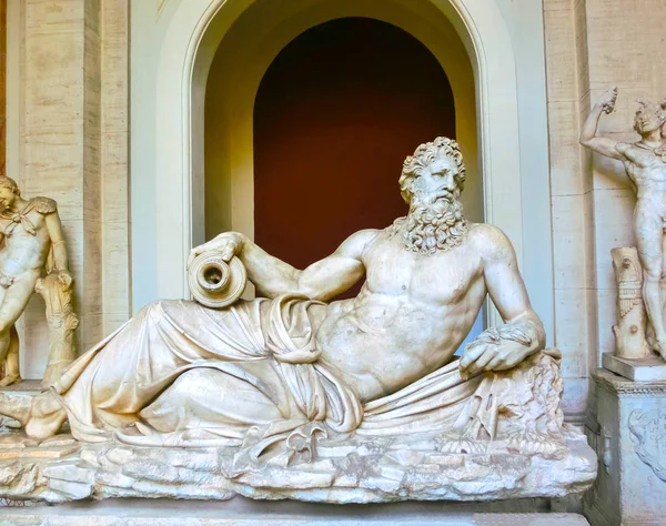 Ciudad del Vaticano, Italia - 02 de mayo de 2014: Escultura griega clásica de Neptuno en el Museo del Vaticano —  Fotos de Stock