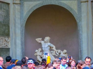 Rome, İtalya - 02 Mayıs 2014: Antik heykel Laocoon ve oğulları Vatikan, İtalya.