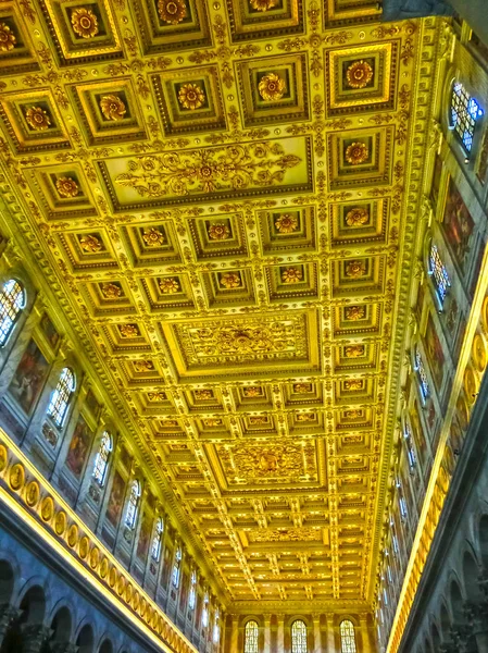 Roma, Itália - 10 de setembro de 2015: Teto da Basílica de São Paulo — Fotografia de Stock