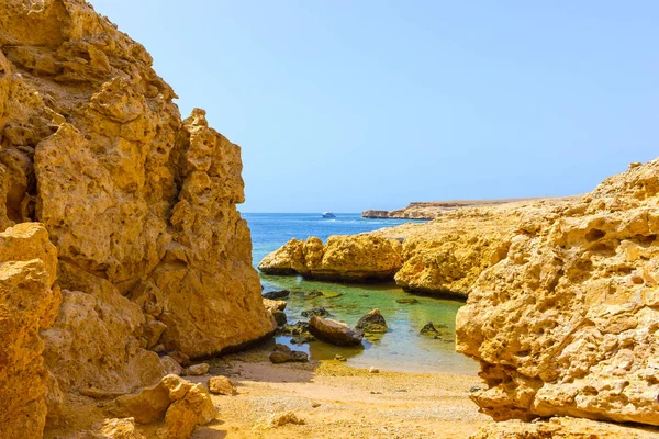 Bucht mit blauem Wasser im Ras Muhammad Nationalpark in Ägypten — Stockfoto