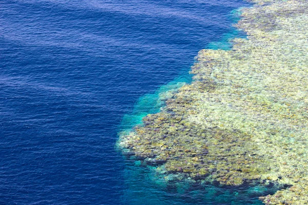 Sina 'daki Ras Muhammad Milli Parkı' nda mavi suyu olan körfez.