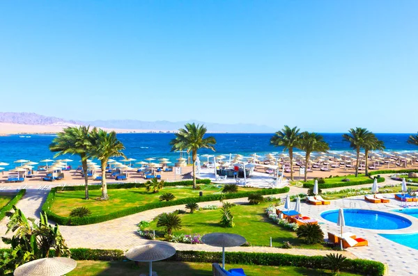 Sharm El Sheikh, Egypt - April 8, 2017: The view of luxury hotel Barcelo Tiran Sharm 5 stars at day with blue sky — Stock Photo, Image