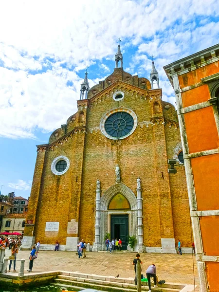 Venecia, Italia - 01 de mayo de 2014: Iglesia de Santa Maria Gloriosa dei Frari — Foto de Stock