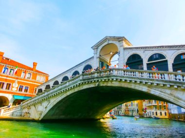 Venice, İtalya - 10 Mayıs 2014: Canal Grande ve Rialto Köprüsü, Venedik, İtalya