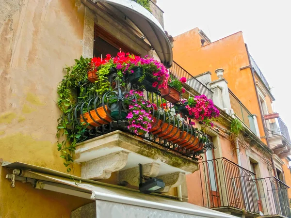 Beautiful balcony in Italy — Stock Photo, Image