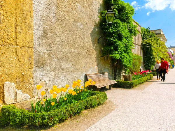 Salzburg, austria - 01. mai 2017: ein teil der wunderschönen mirabellgärten in salzburg — Stockfoto