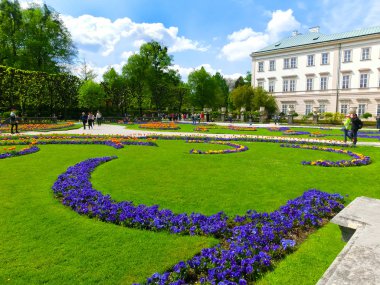 Salzburg, Avusturya - 01 Mayıs 2017: Salzburg güzel Mirabell bahçelerde bir parçası