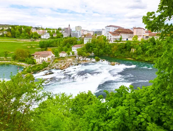 A maior cachoeira da Europa pelo rio Rhein na Suíça — Fotografia de Stock