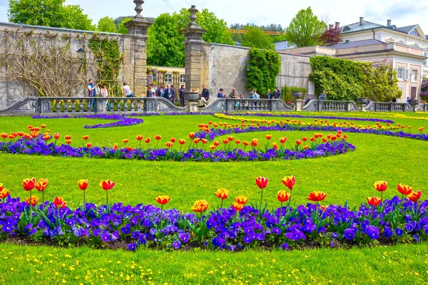 Salzburg, austria - 01. mai 2017: ein teil der wunderschönen mirabellgärten in salzburg — Stockfoto