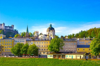 Güzel bir yaz, Salzburg, Avusturya Salzburg manzarası ile Festung Hohensalzburg manzarası