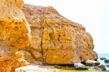 Mısır 'daki Ras Muhammad Milli Parkı' nda mavi suyu olan körfez