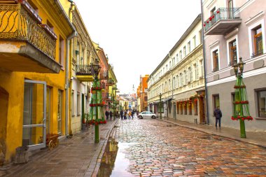 Kaunas, Litvanya - 02 Ocak 2017: Fasades eski eski şehir Kaunas Street evler