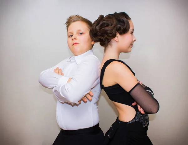 Niño Niña Posando Estudio Baile Gris Concepto Baile Salón —  Fotos de Stock