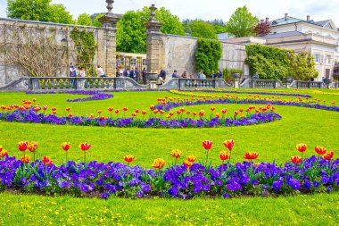 Salzburg, Avusturya - 01 Mayıs 2017: Salzburg güzel Mirabell bahçelerde bir parçası