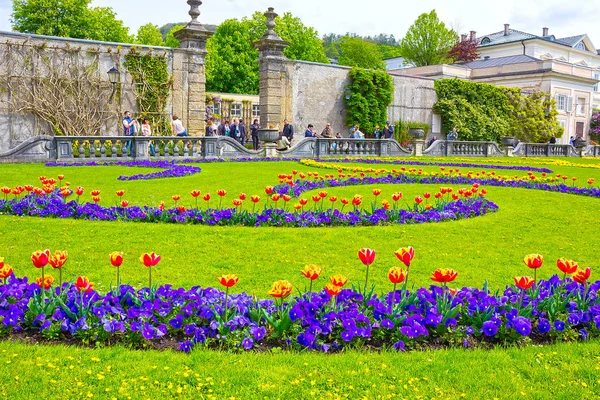 Salzburg, austria - 01. mai 2017: ein teil der wunderschönen mirabellgärten in salzburg — Stockfoto