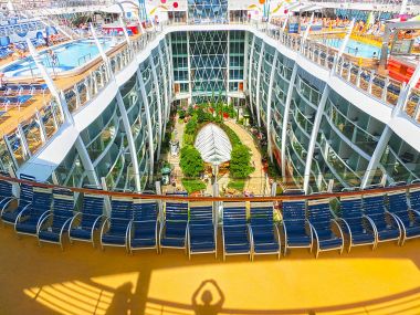Barcelona, İspanya - 06 Eylül 2015: Royal Caribbean, Allure of the Seas