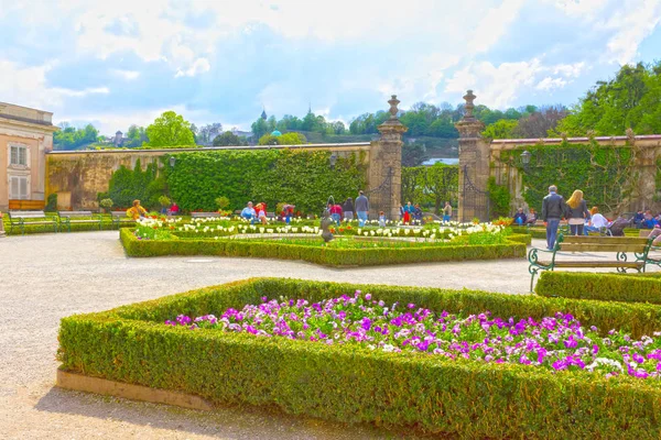 Salzburg, austria - 01. mai 2017: ein teil der wunderschönen mirabellgärten in salzburg — Stockfoto