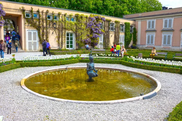 Salzburg, austria - 01. mai 2017: ein teil der wunderschönen mirabellgärten in salzburg — Stockfoto