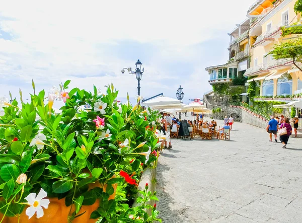 Malerischer Blick auf Positano, wunderschönes mediterranes Dorf an der Amalfiküste in Kampanien, Italien — Stockfoto