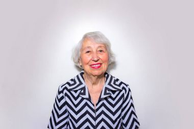 Gülünecek bir yaşlı kadın portresi