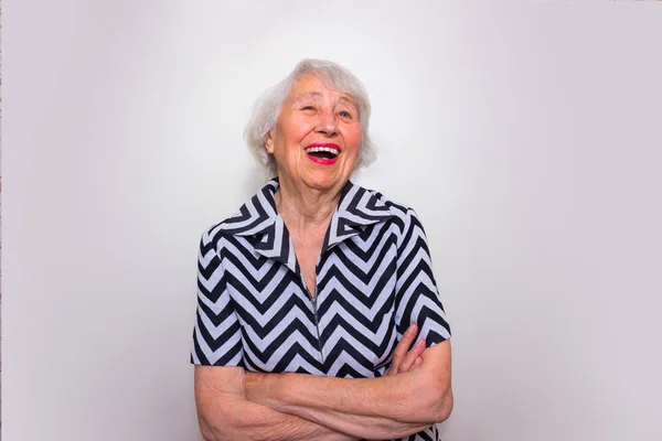 El retrato de una anciana riendo — Foto de Stock