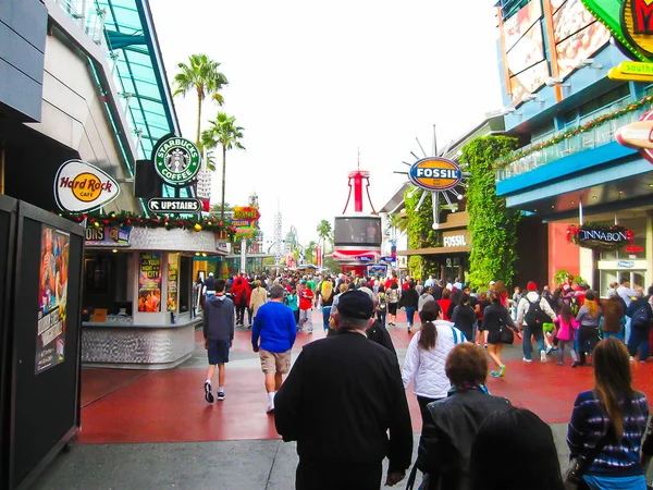 Orlando Estados Unidos América Enero 2014 Una Multitud Visitantes Caminando — Foto de Stock