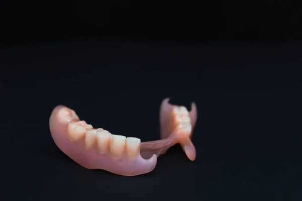 Dentaduras removíveis flexíveis, desprovidas de nylon — Fotografia de Stock