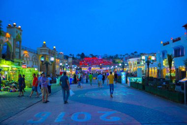 Sharm El Sheikh, Mısır - 13 Nisan 2017: Alışveriş caddelerinden, Naama Bay, Sharm el Sheikh, Mısır biri