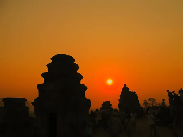 Angkor Wat, Kambodža - 17. února 2011: Krásné oranžové sunrise — Stock fotografie