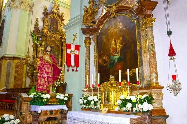 Salzburg, Avusturya - 01 Mayıs 2017: Saint Peter Abbey Kilisesi iç. Yılında kurulan 696 Alman konuşma alanında en eski manastır biri olarak kabul edilir.