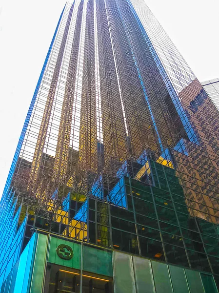 New York, Usa - 13 februari 2013: Trump Tower på femte avenyn i New York City. — Stockfoto
