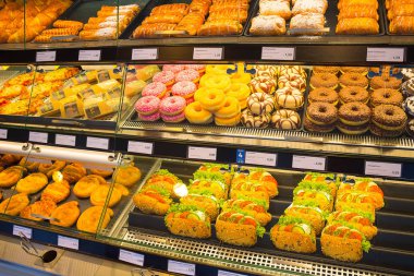 Salzburg, Avusturya - 01 Mayıs 2017: Snack ham ve salatalık ile