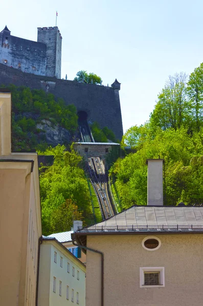 Piękny widok na Salzburg z Festung Hohensalzburg latem, Salzburg, Austria — Zdjęcie stockowe