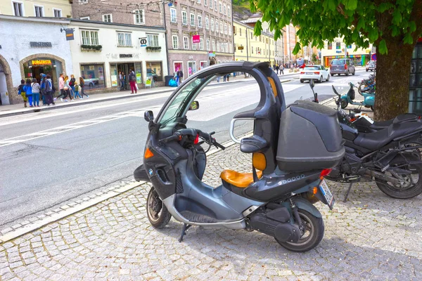 Salzburg, Austria - May 01, 2017: The Motorcycle or moped parking it is urban lifestyle at Salzburg, Austria — Stock Photo, Image