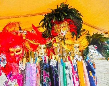 Venice, İtalya - 04 Mayıs 2017: Satıcıları standları - karlı ve popüler formu satış geleneksel Hatıra Eşyası ve hediye, Venedik, İtalya üzerinde 04 Mayıs 2017