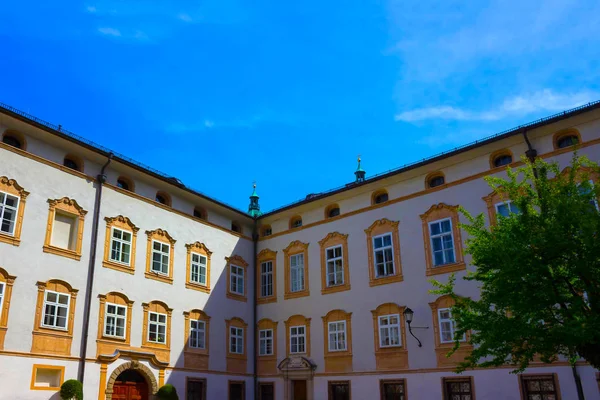 La pared del edificio en la plaza de San Pedro . —  Fotos de Stock