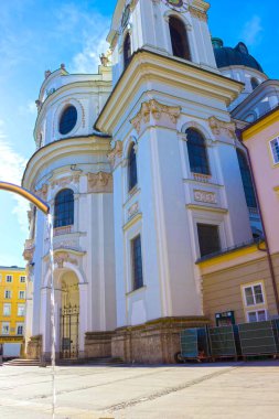 Salzburg, Avusturya - 01 Mayıs 2017: Barok Collegiate Kilisesi Salzburg Üniversitesi kilisesidir.