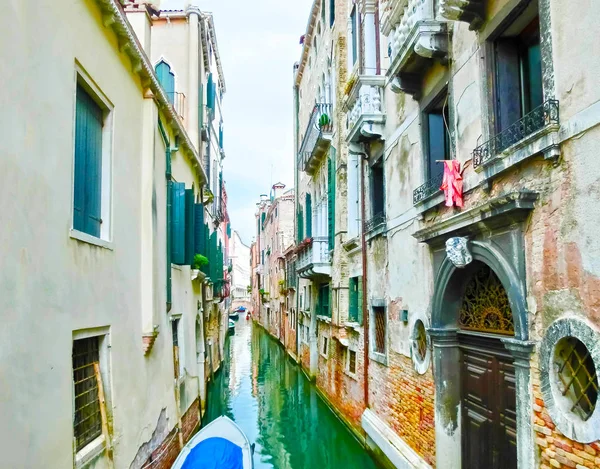 Imagen Borrosa Los Canales Venecianos Con Barcos Través Del Canal — Foto de Stock