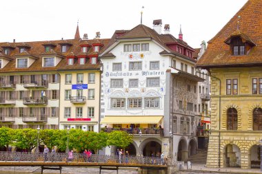 Lucerne, İsviçre - 02 Mayıs 2017: Lucerne, İsviçre eski evde