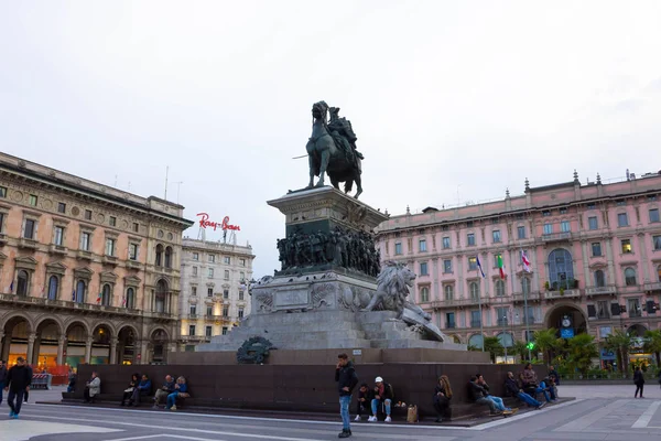 Milão Itália Maio 2017 Pessoas Que Vão Praça Duomo Milão — Fotografia de Stock