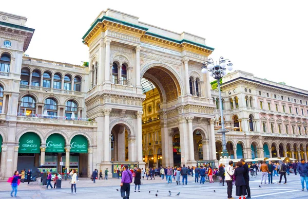 Milan Itálie Května 2017 Lidé Náměstí Duomo Miláně Května 2017 — Stock fotografie