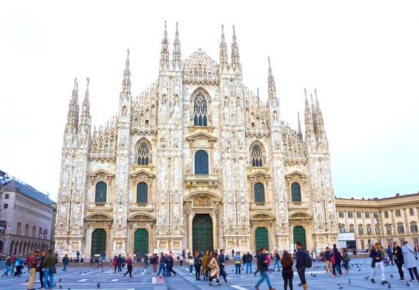 Milão Itália Maio 2017 Pessoas Que Vão Praça Duomo Milão — Fotografia de Stock