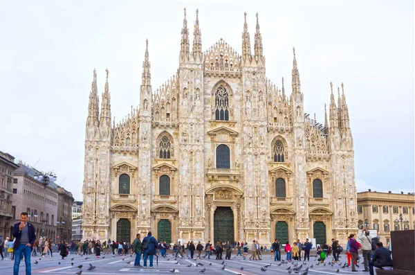 Milão Itália Maio 2017 Pessoas Que Vão Praça Duomo Milão — Fotografia de Stock