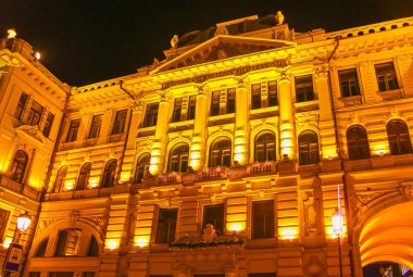 Vilnius, Litvanya - 06 Ocak 2017: Litvanya Ulusal Filarmoni Orkestrası gece eski şehir Vilnius, Litvanya.