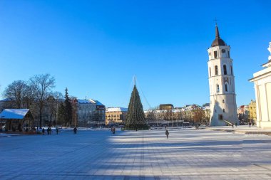 Katedral kilise kışın güneşli gün, Vilnius, Litvanya'nın eski şehir görünümünü