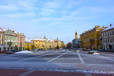 Vilnius, Litvanya - 05 Ocak 2017: Old Town, Vilnius Litvanya adlı sokakta birlikte bilinmeyen insanlar gitmek