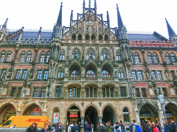 Múnich Alemania Mayo 2017 Gente Que Cerca Del Famoso Ayuntamiento —  Fotos de Stock