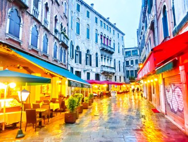 Venice, İtalya - 04 Mayıs 2017: İnsanlar sokakta Venedik, İtalya